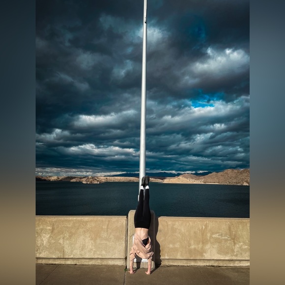 Meet your Posher, Kris🙋🏻♀️ - Picture 8 of 17